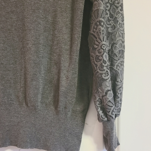 Women sweater with lace - Picture 4 of 9